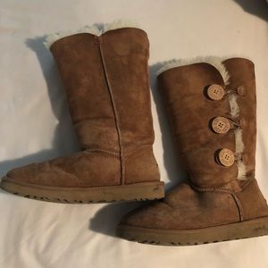 Ugg Bailey Button Chestnut Size 7!